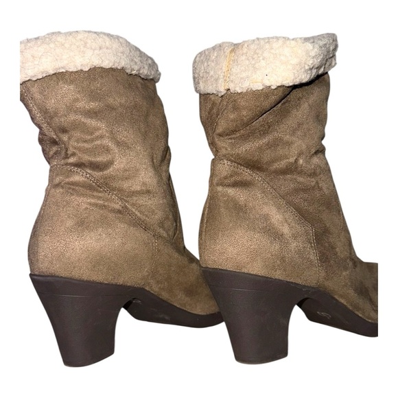 Elegant Tan Heeled Boots with Cozy Cream Lining used size 8 - Picture 4 of 5